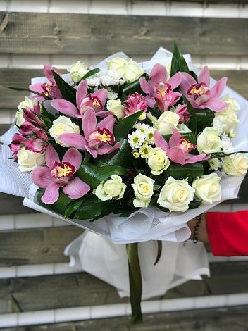 Букет цветов из: Розы и Хризантемы в Андреевской Краснодарского края