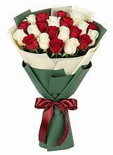Букет Микс из красных и белых роз в Андреевской Краснодарского края