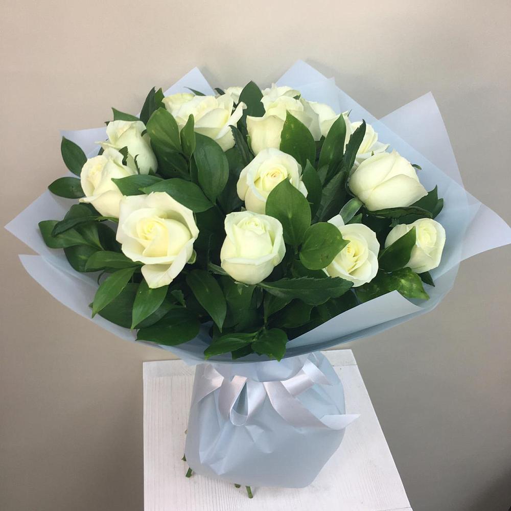 Букет 15 Белых роз Проуд в Андреевской Краснодарского края