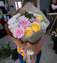 Букет цветов из:  Герберы, Розы и Хризантемы в Андреевской Краснодарского края