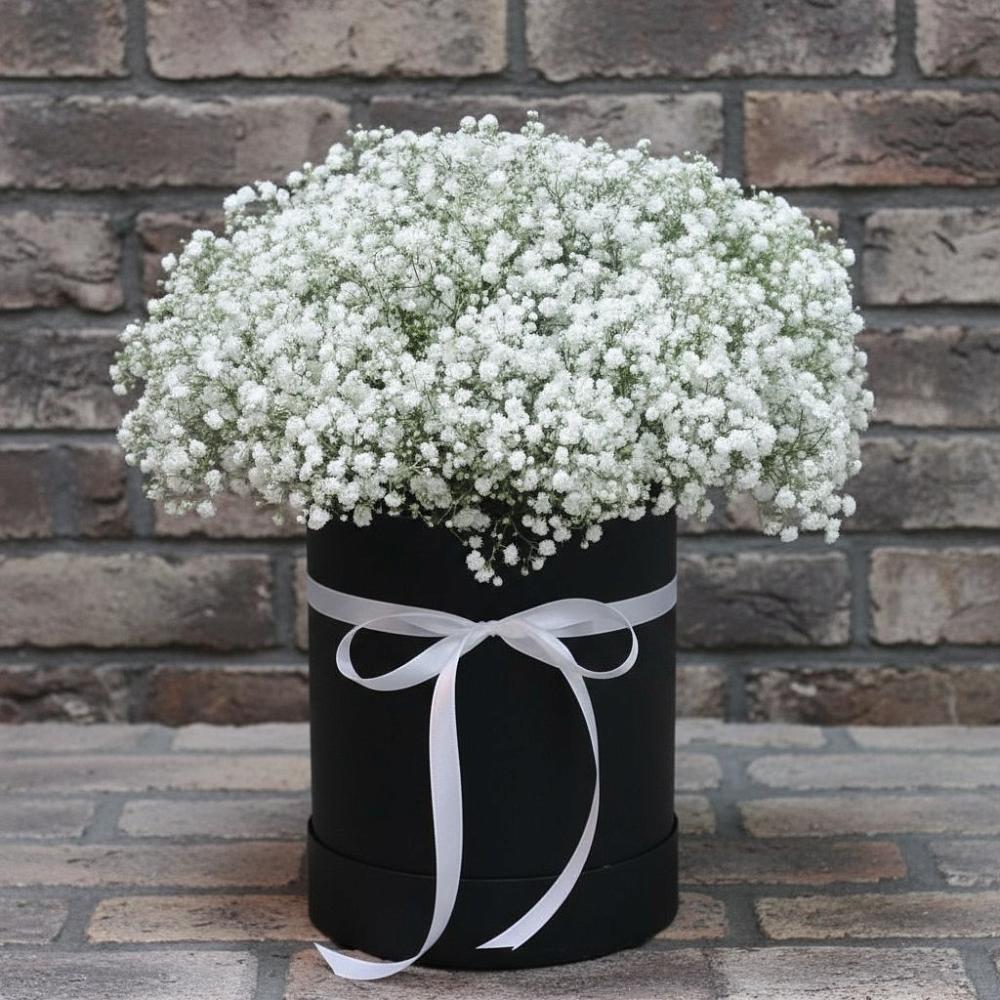 Цветочная композиция из Гипсофила в шляпной коробке в Андреевской Краснодарского края