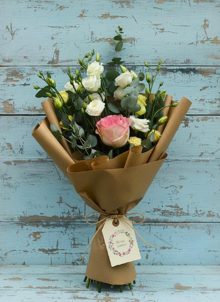 Букет цветов из: Розы и Лизиантусы в Андреевской Краснодарского края