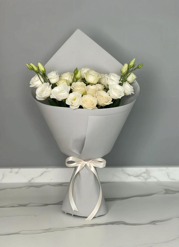 Букет цветов из: Розы и Лизиантусы в Андреевской Краснодарского края