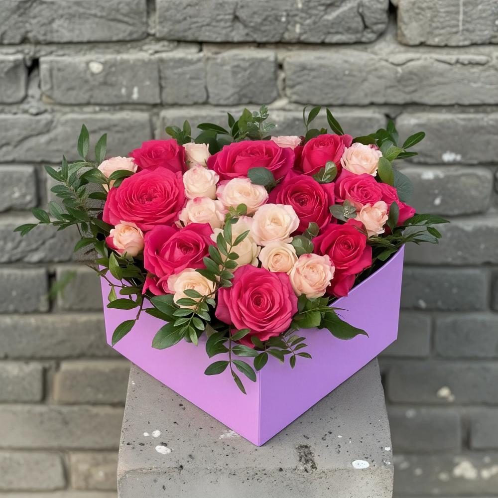 Цветочная композиция из Розы в коробке в Андреевской Краснодарского края