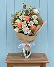 Букет цветов из:  Альстромерии, Лизиантусы, Розы и Хризантемы в Андреевской Краснодарского края