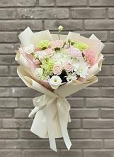 Букет цветов из:  Гвоздики, Розы, Лизиантусы и Хризантемы #REPLACE_PRED# Андреевской Краснодарского края