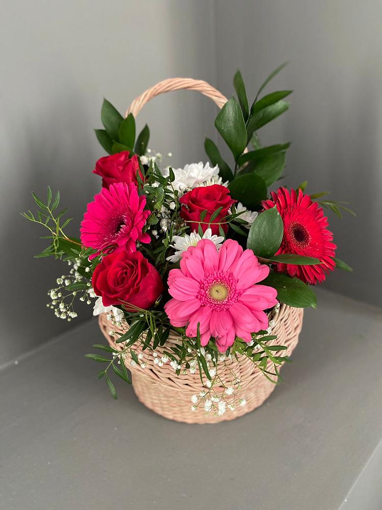 Цветочная композиция из Розы, Хризантемы и Герберы в корзине в Андреевской Краснодарского края