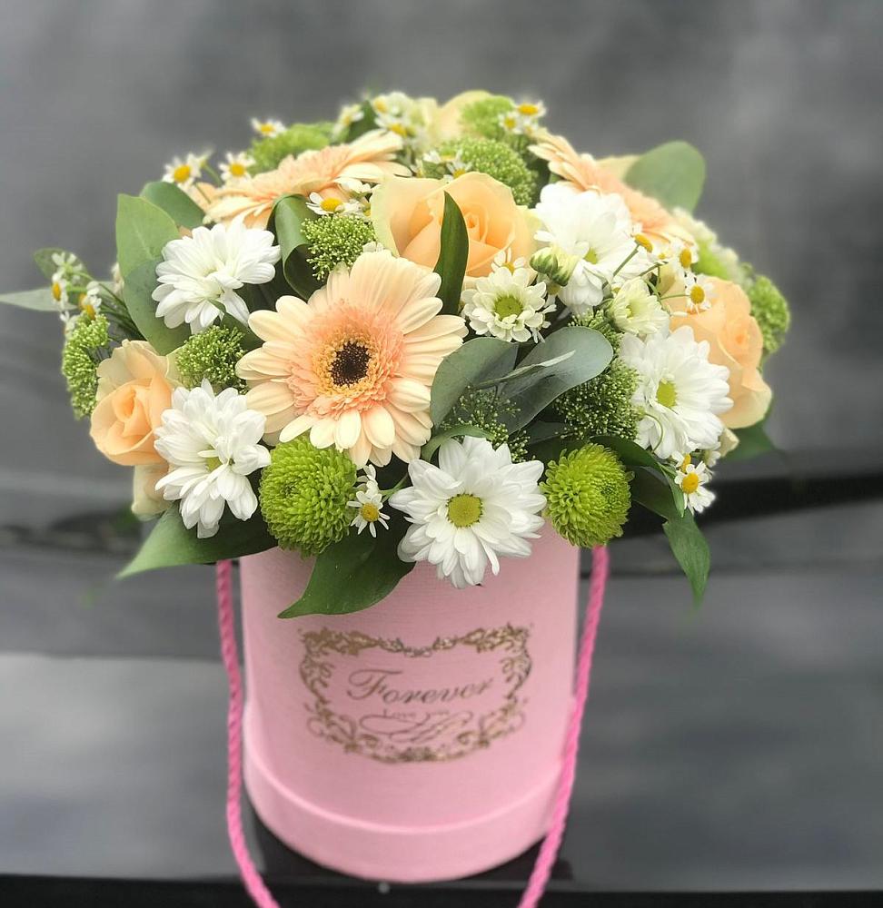 Цветочная композиция из Розы, Герберы и Хризантемы в шляпной коробке в Андреевской Краснодарского края