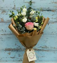Букет цветов из:  Розы и Лизиантусы в Андреевской Краснодарского края